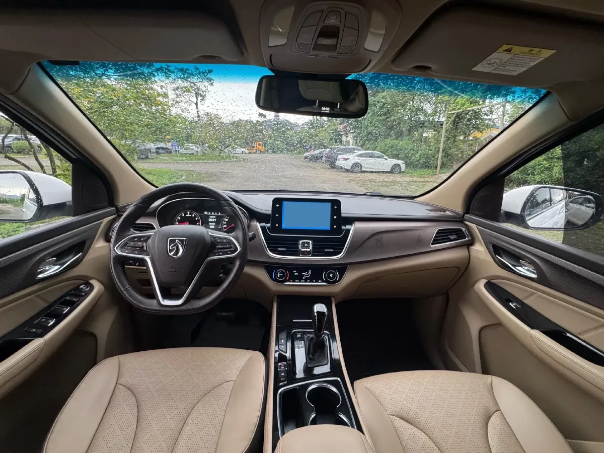 2017 BaoJun 730 1.5T 150HP L4 6MT,autocango,china used car exporter,china ev exporter,chinese used car exporter,chinese used ev exporter