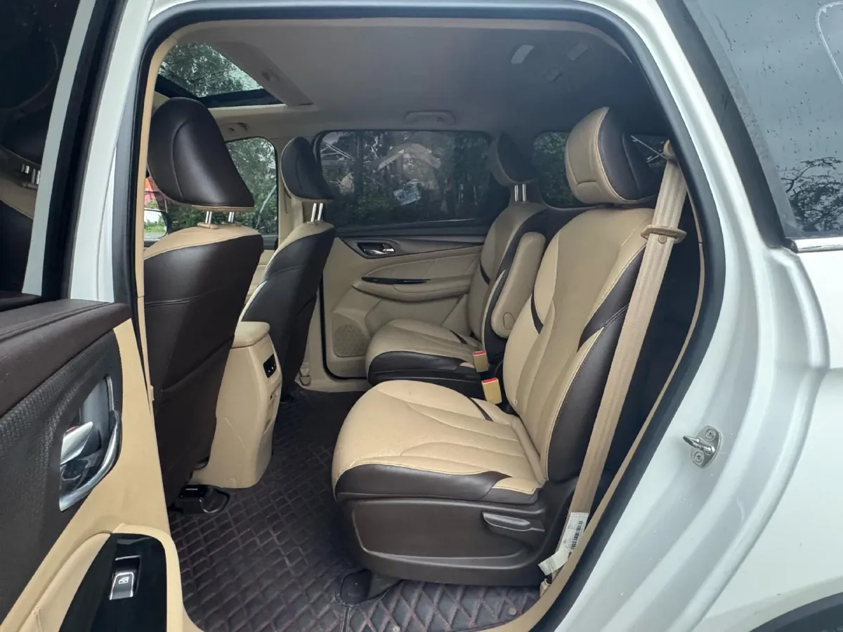 2017 BaoJun 730 1.5T 150HP L4 6MT,autocango,china used car exporter,china ev exporter,chinese used car exporter,chinese used ev exporter