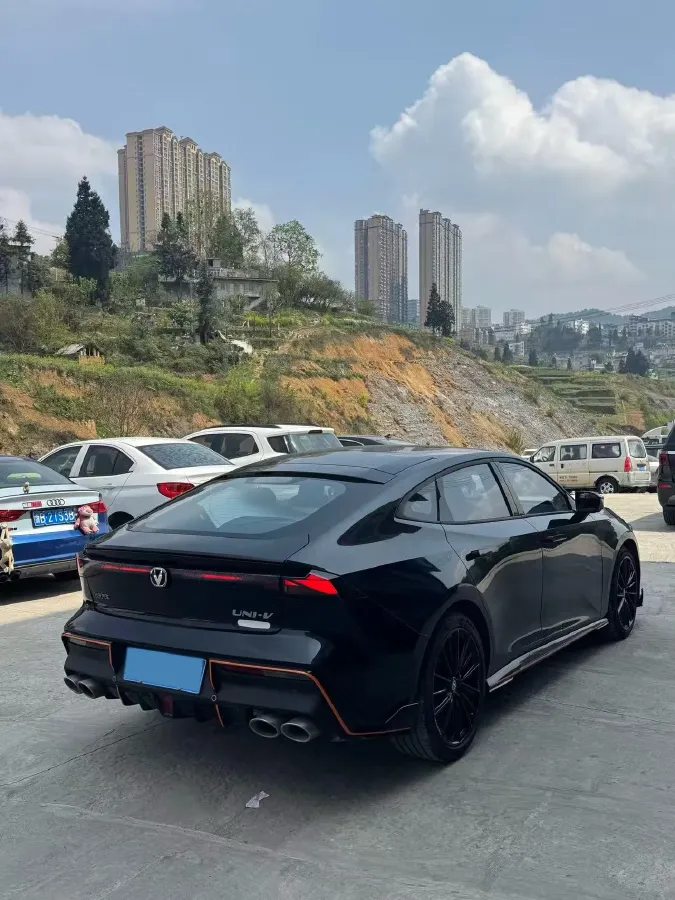 2023 ChangAn UNI-V 1.5T 188HP L4 7DCT,autocango,china used car exporter,china ev exporter,chinese used car exporter,chinese used ev exporter