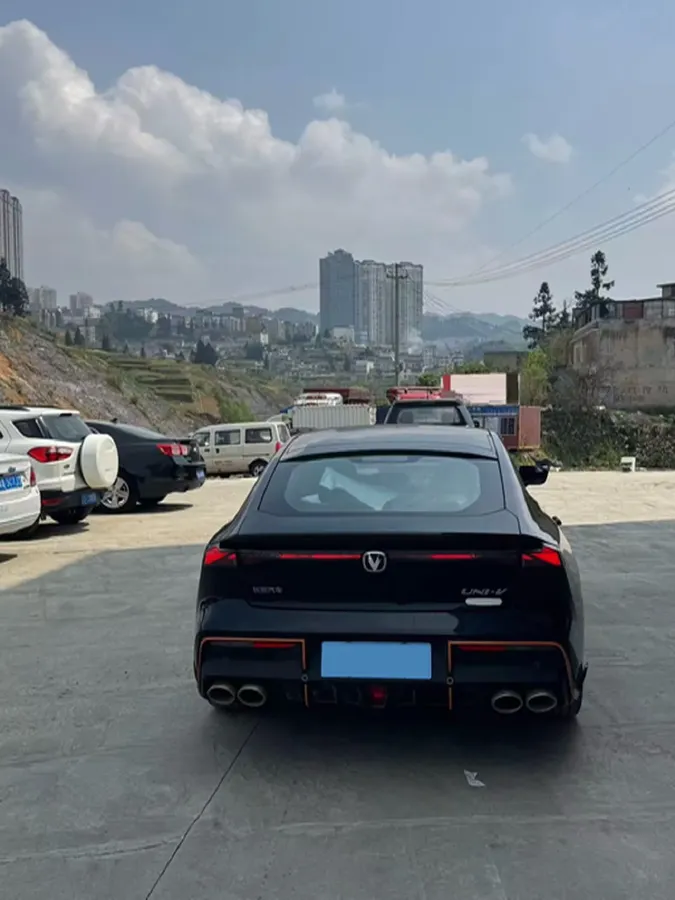 2023 ChangAn UNI-V 1.5T 188HP L4 7DCT,autocango,china used car exporter,china ev exporter,chinese used car exporter,chinese used ev exporter