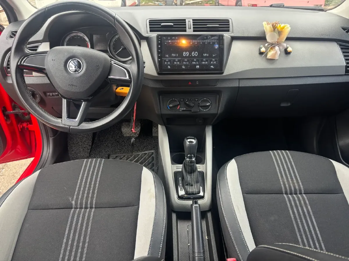 2017 Skoda Fabia 1.6L 110HP L4 6AT,autocango,china used car exporter,china ev exporter,chinese used car exporter,chinese used ev exporter