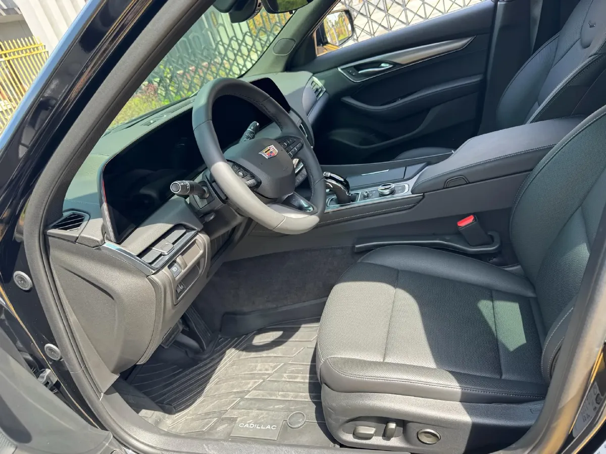 2025 Cadillac CT5 2.0T 237HP L4 10AT,autocango,china used car exporter,china ev exporter,chinese used car exporter,chinese used ev exporter