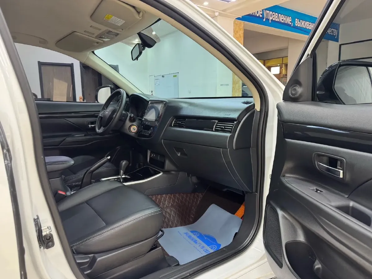 2021 Mitsubishi Outlander 2.0L 166HP L4 CVT,autocango,china used car exporter,china ev exporter,chinese used car exporter,chinese used ev exporter