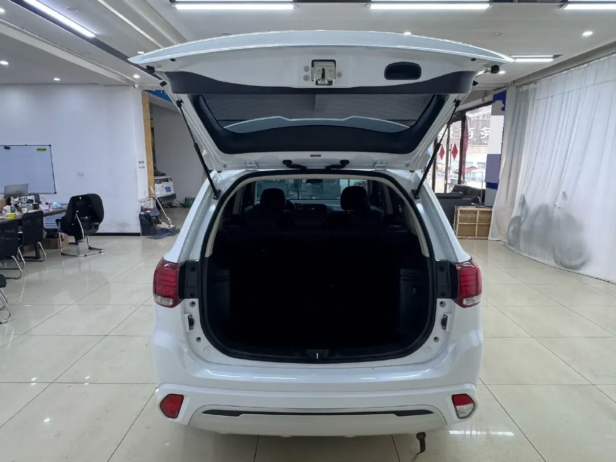 2021 Mitsubishi Outlander 2.0L 166HP L4 CVT,autocango,china used car exporter,china ev exporter,chinese used car exporter,chinese used ev exporter