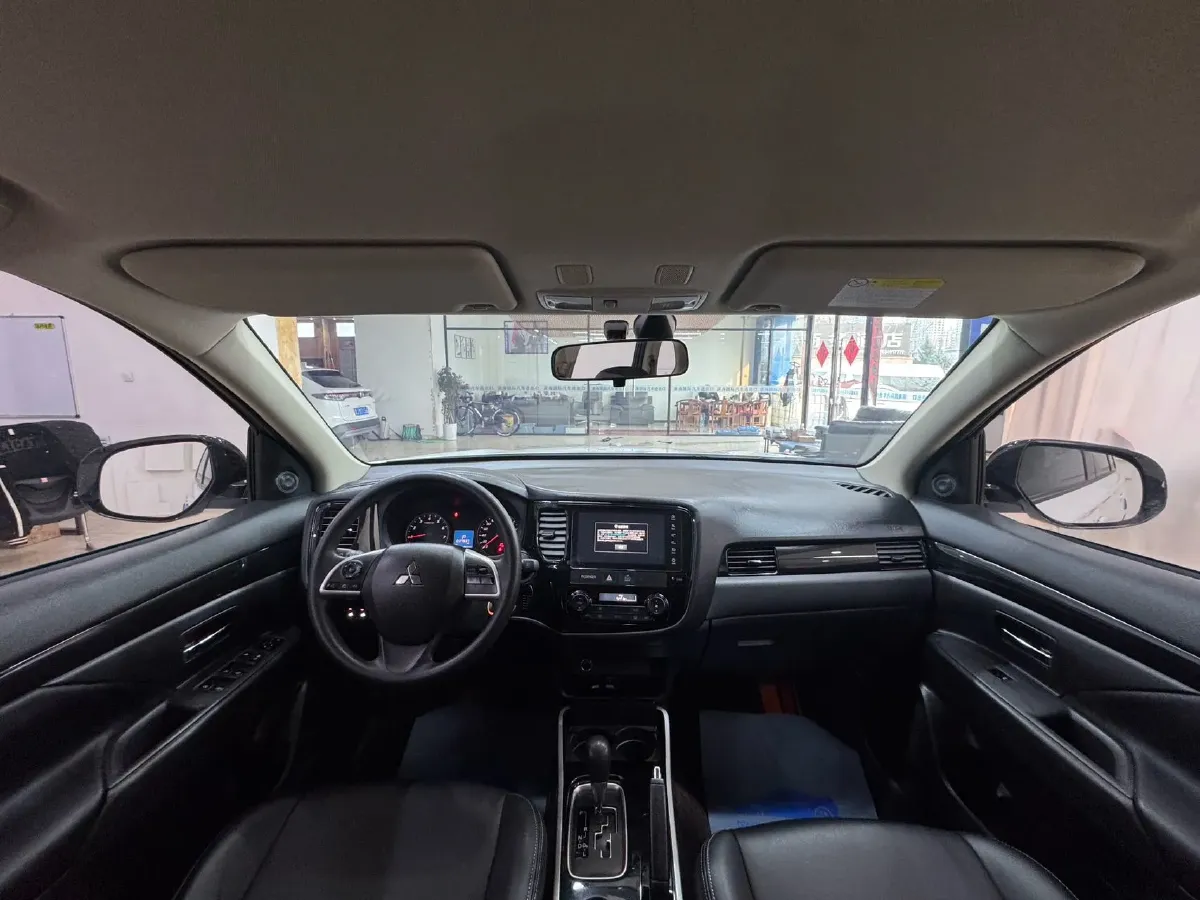 2021 Mitsubishi Outlander 2.0L 166HP L4 CVT,autocango,china used car exporter,china ev exporter,chinese used car exporter,chinese used ev exporter