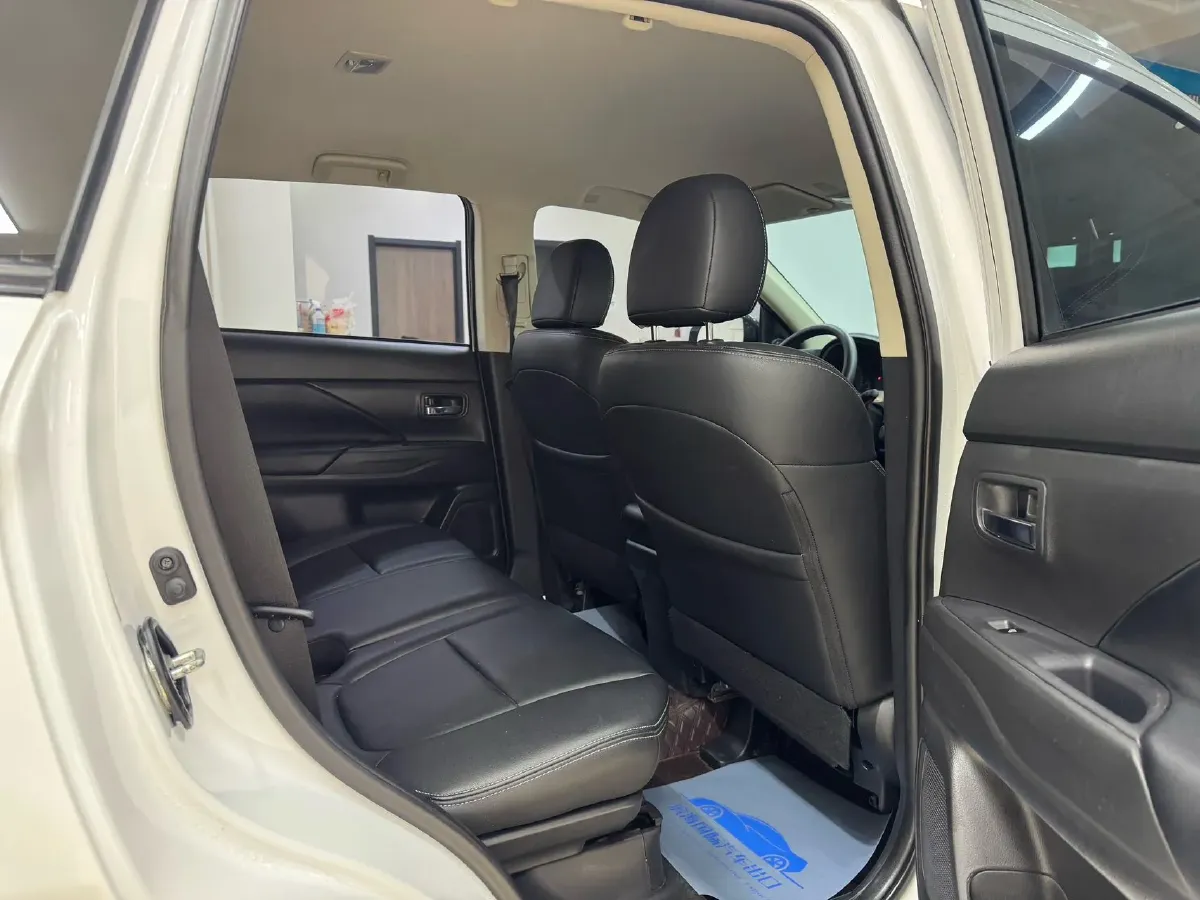 2021 Mitsubishi Outlander 2.0L 166HP L4 CVT,autocango,china used car exporter,china ev exporter,chinese used car exporter,chinese used ev exporter