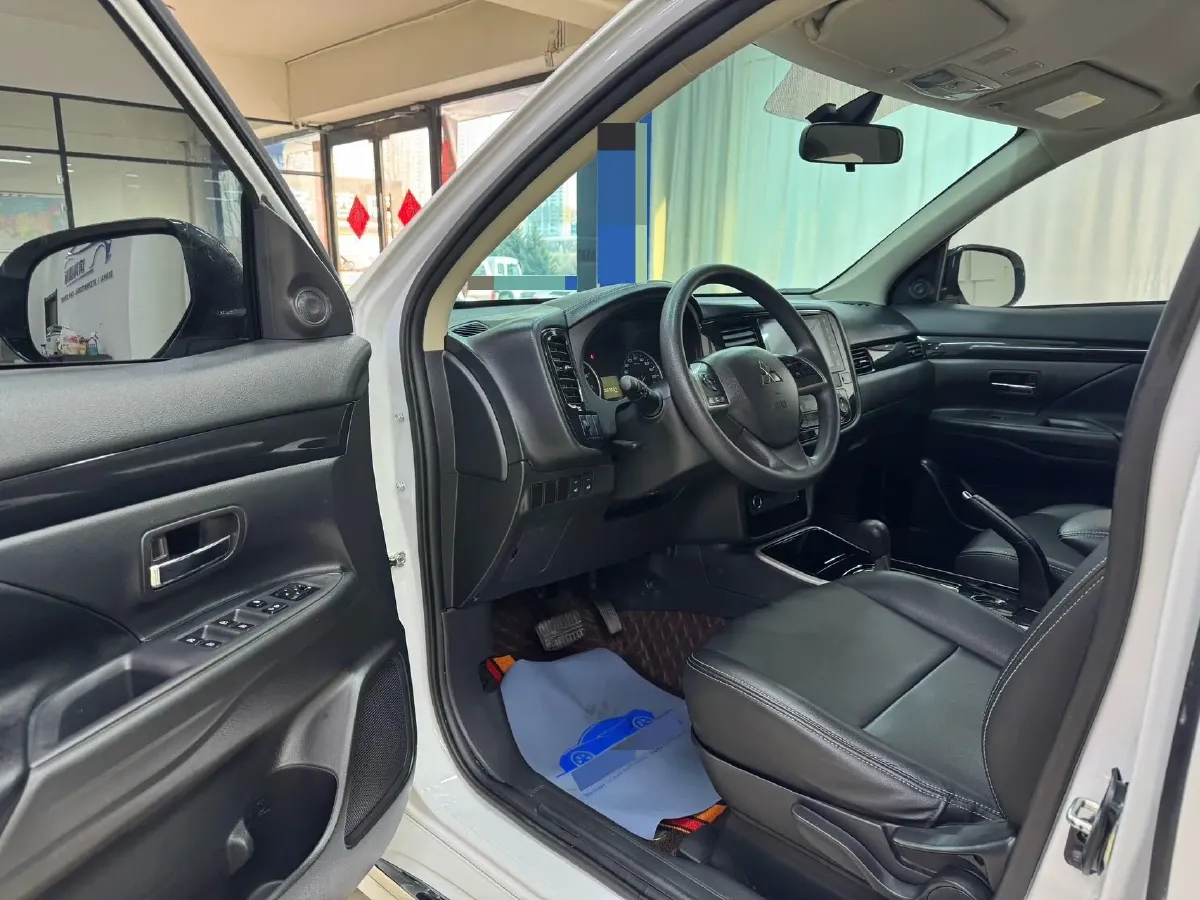 2021 Mitsubishi Outlander 2.0L 166HP L4 CVT,autocango,china used car exporter,china ev exporter,chinese used car exporter,chinese used ev exporter