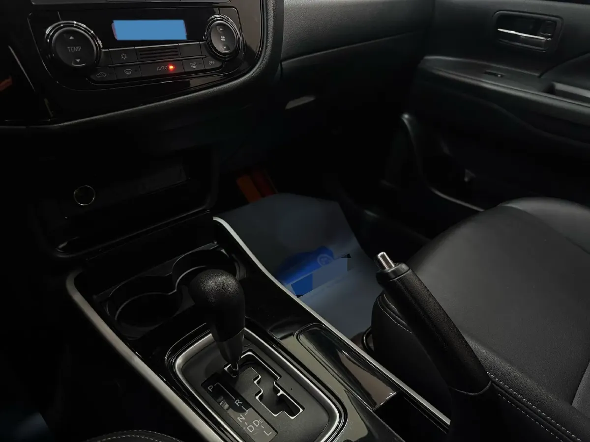 2021 Mitsubishi Outlander 2.0L 166HP L4 CVT,autocango,china used car exporter,china ev exporter,chinese used car exporter,chinese used ev exporter