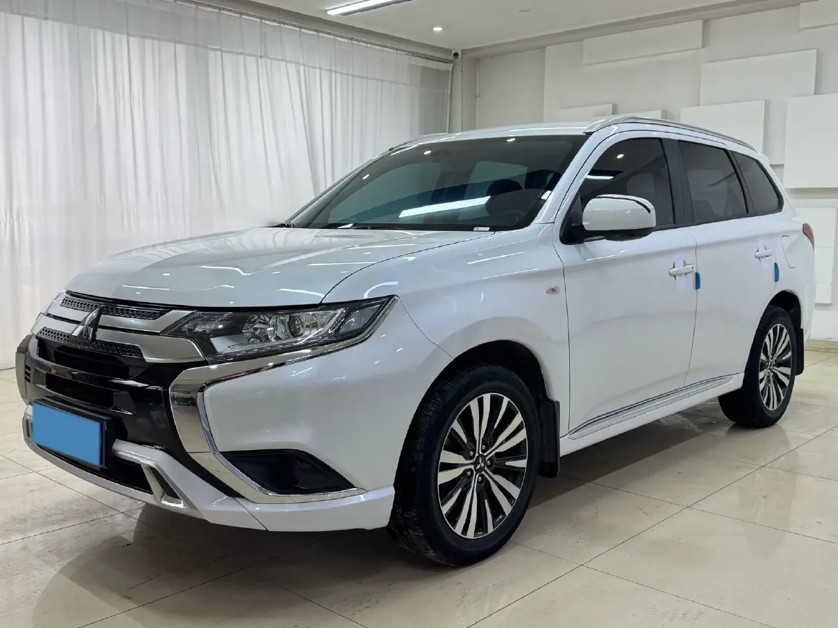 2021 Mitsubishi Outlander 2.0L 166HP L4 CVT,autocango,china used car exporter,china ev exporter,chinese used car exporter,chinese used ev exporter