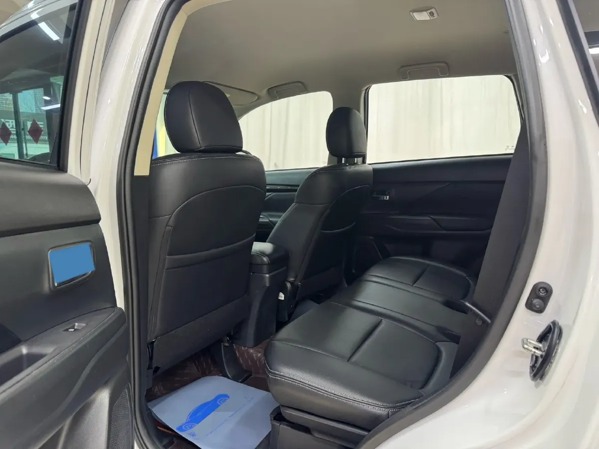 2021 Mitsubishi Outlander 2.0L 166HP L4 CVT,autocango,china used car exporter,china ev exporter,chinese used car exporter,chinese used ev exporter