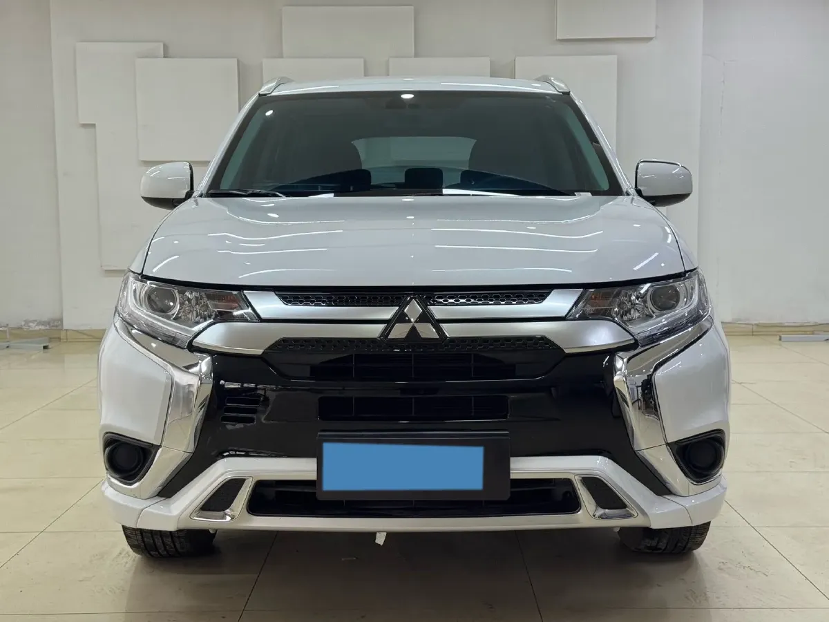 2021 Mitsubishi Outlander 2.0L 166HP L4 CVT,autocango,china used car exporter,china ev exporter,chinese used car exporter,chinese used ev exporter