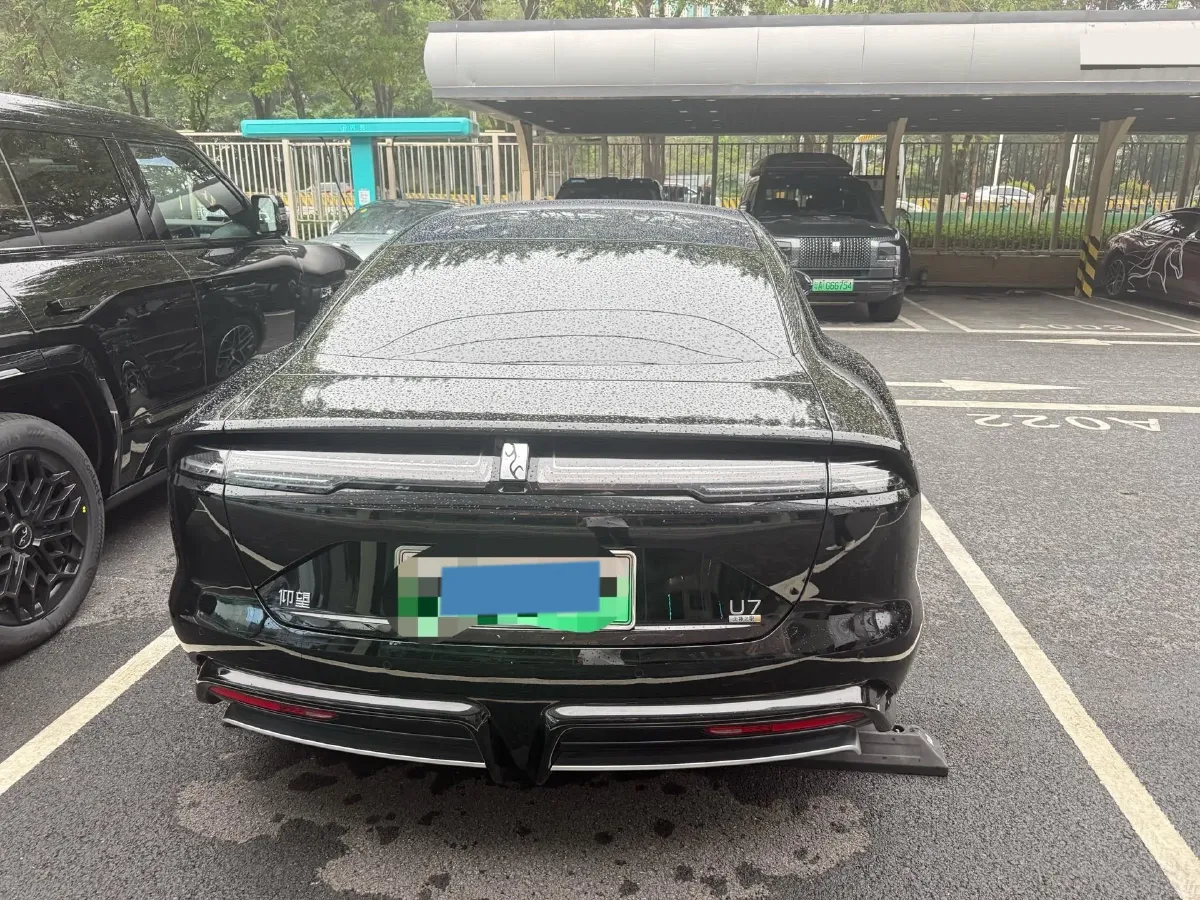 2025 YangWang U7 2.0T 245HP H4 E-CVT PHEV,autocango,china used car exporter,china ev exporter,chinese used car exporter,chinese used ev exporter