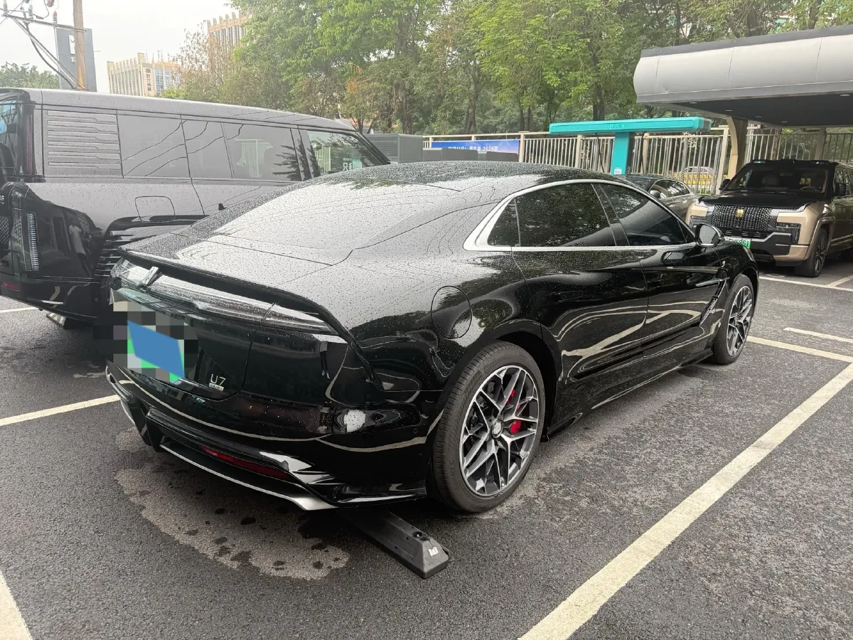 2025 YangWang U7 2.0T 245HP H4 E-CVT PHEV,autocango,china used car exporter,china ev exporter,chinese used car exporter,chinese used ev exporter