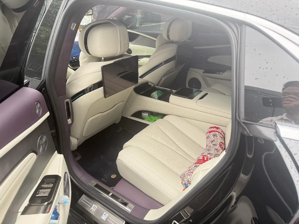 2025 YangWang U7 2.0T 245HP H4 E-CVT PHEV,autocango,china used car exporter,china ev exporter,chinese used car exporter,chinese used ev exporter