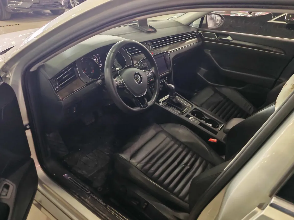 2019 Volkswagen Magotan 2.0T 186HP L4 7DCT,autocango,china used car exporter,china ev exporter,chinese used car exporter,chinese used ev exporter