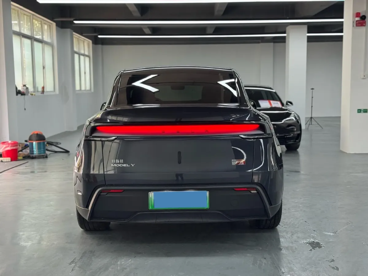 2025 Tesla Model Y BEV 62.5KWH,autocango,china used car exporter,china ev exporter,chinese used car exporter,chinese used ev exporter
