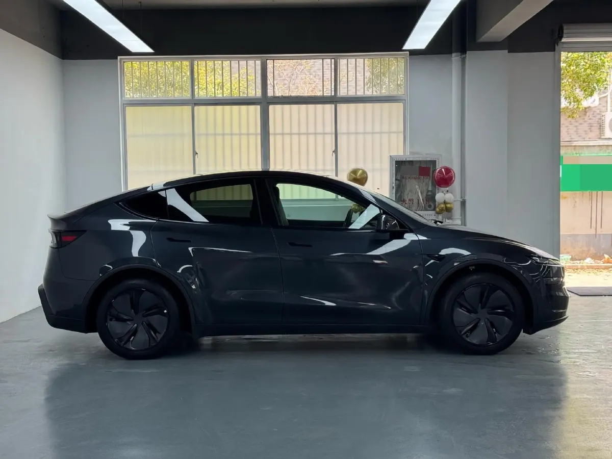 2025 Tesla Model Y BEV 62.5KWH,autocango,china used car exporter,china ev exporter,chinese used car exporter,chinese used ev exporter