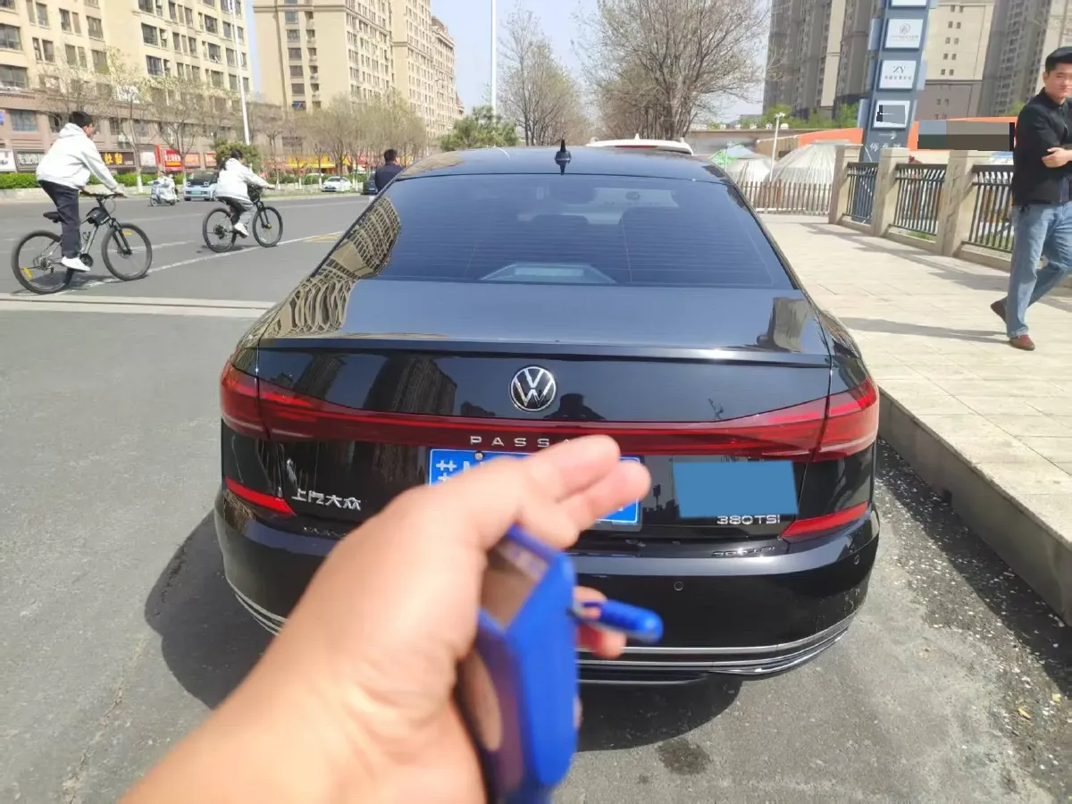 2025 Volkswagen Passat 2.0T 220HP L4 7DCT,autocango,china used car exporter,china ev exporter,chinese used car exporter,chinese used ev exporter