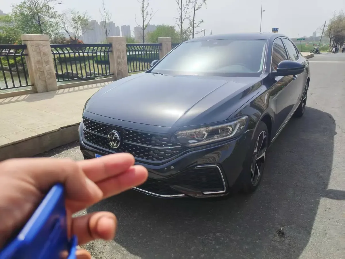 2025 Volkswagen Passat 2.0T 220HP L4 7DCT,autocango,china used car exporter,china ev exporter,chinese used car exporter,chinese used ev exporter