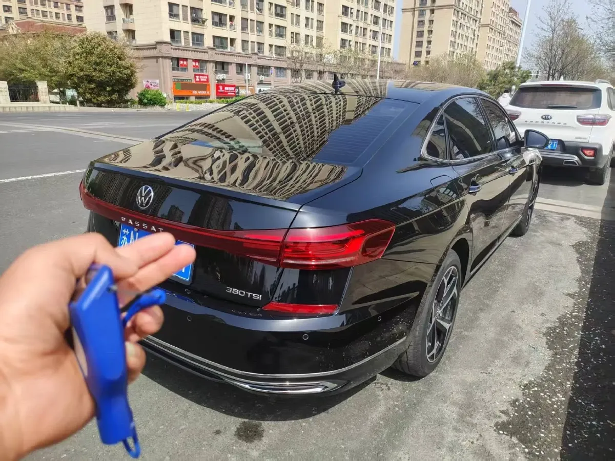 2025 Volkswagen Passat 2.0T 220HP L4 7DCT,autocango,china used car exporter,china ev exporter,chinese used car exporter,chinese used ev exporter
