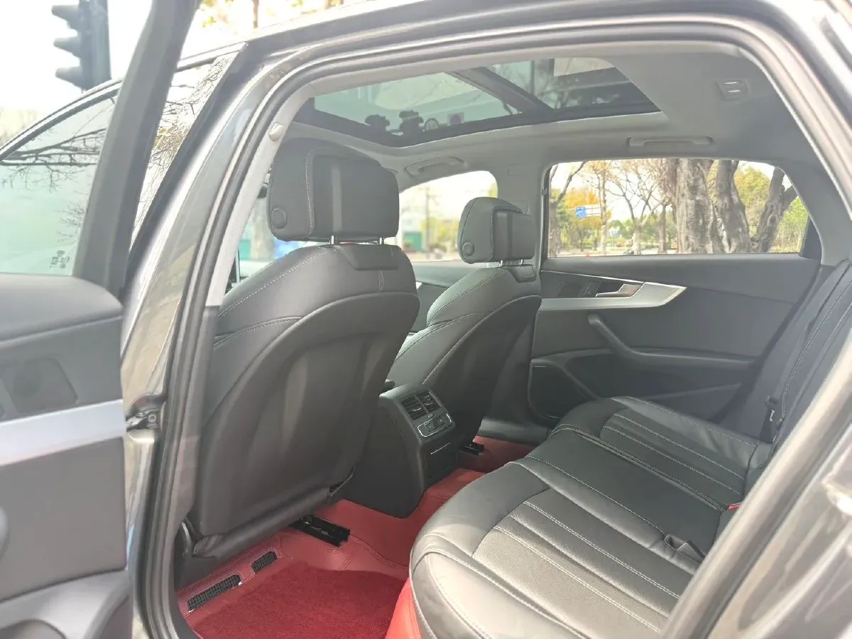 2023 Audi A4L 2.0T 190HP L4 7DCT,autocango,china used car exporter,china ev exporter,chinese used car exporter,chinese used ev exporter