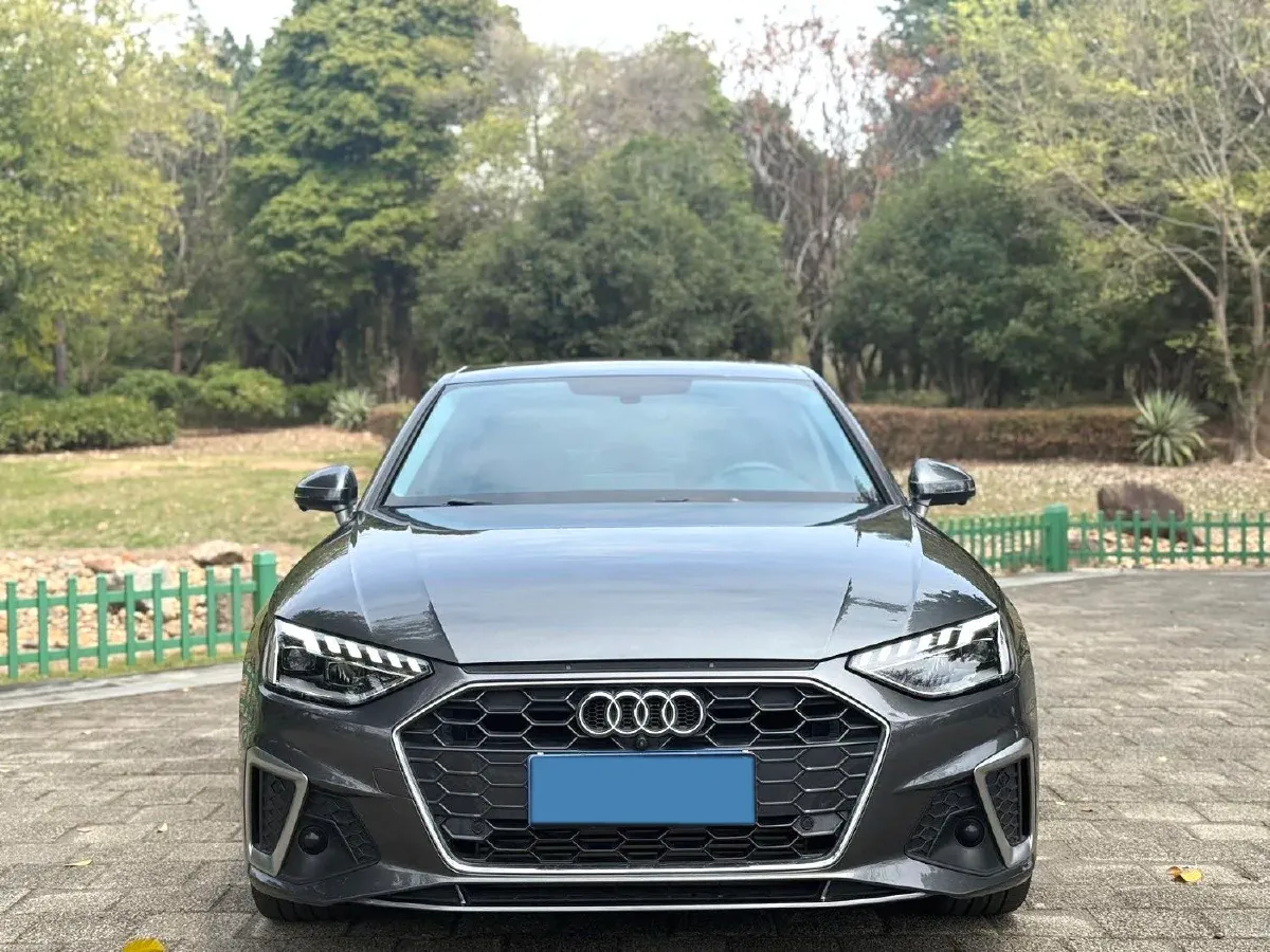 2023 Audi A4L 2.0T 190HP L4 7DCT,autocango,china used car exporter,china ev exporter,chinese used car exporter,chinese used ev exporter
