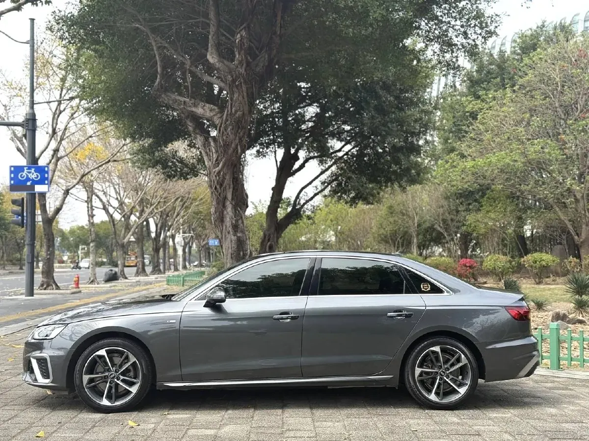 2023 Audi A4L 2.0T 190HP L4 7DCT,autocango,china used car exporter,china ev exporter,chinese used car exporter,chinese used ev exporter