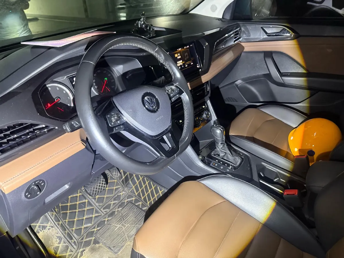 2019 MINI MINI 1.5T 102HP L3 7DCT,autocango,china used car exporter,china ev exporter,chinese used car exporter,chinese used ev exporter