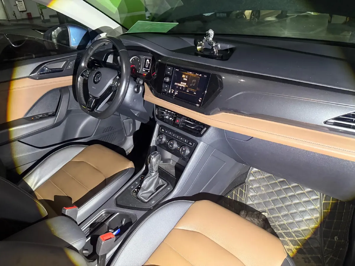 2019 MINI MINI 1.5T 102HP L3 7DCT,autocango,china used car exporter,china ev exporter,chinese used car exporter,chinese used ev exporter