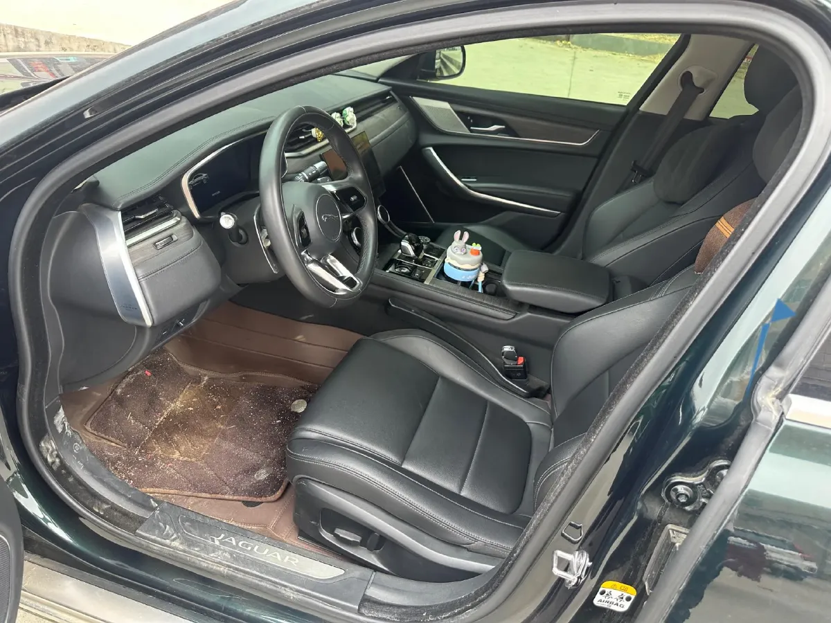 2022 Jaguar XFL 2.0T 200HP L4 8AT,autocango,china used car exporter,china ev exporter,chinese used car exporter,chinese used ev exporter