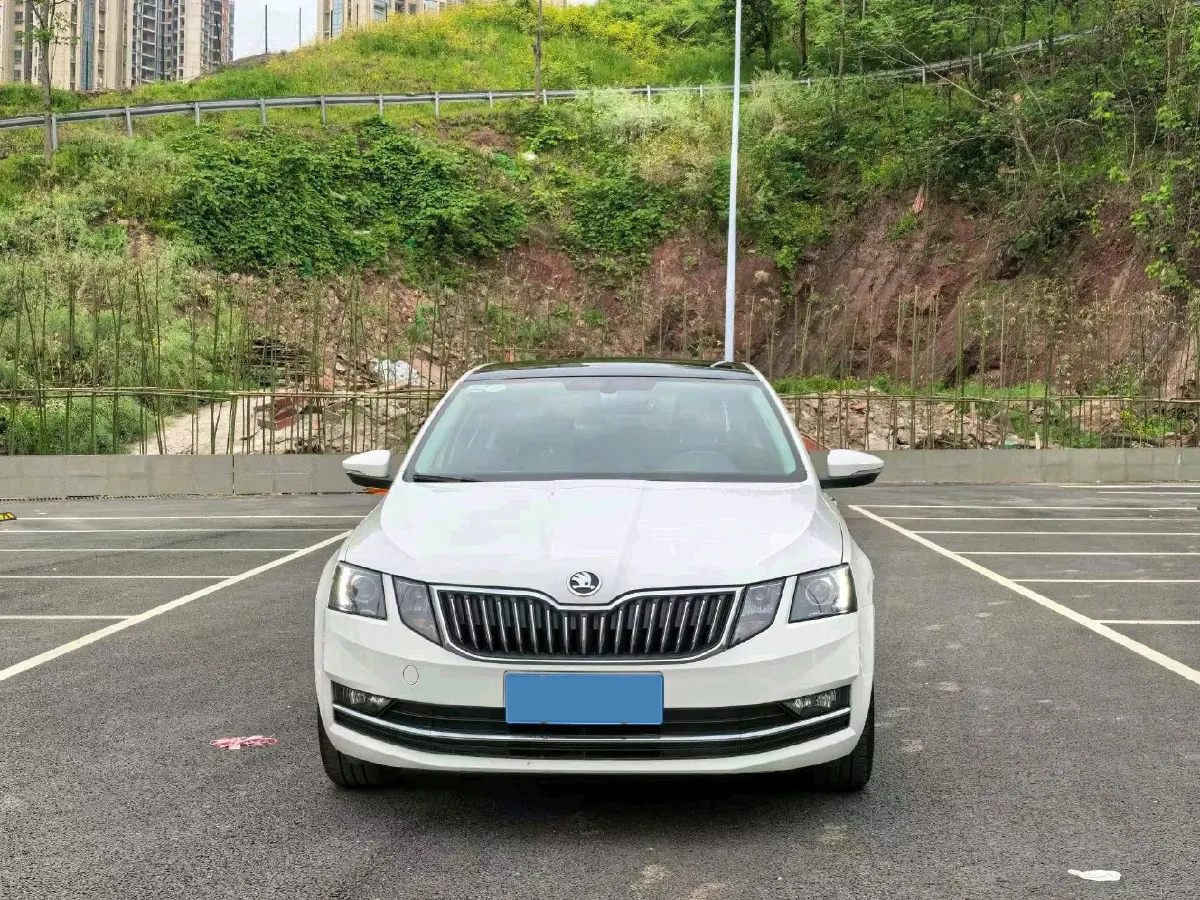 2019 Skoda Octavia 1.5L 116HP L4 6AT,autocango,china used car exporter,china ev exporter,chinese used car exporter,chinese used ev exporter