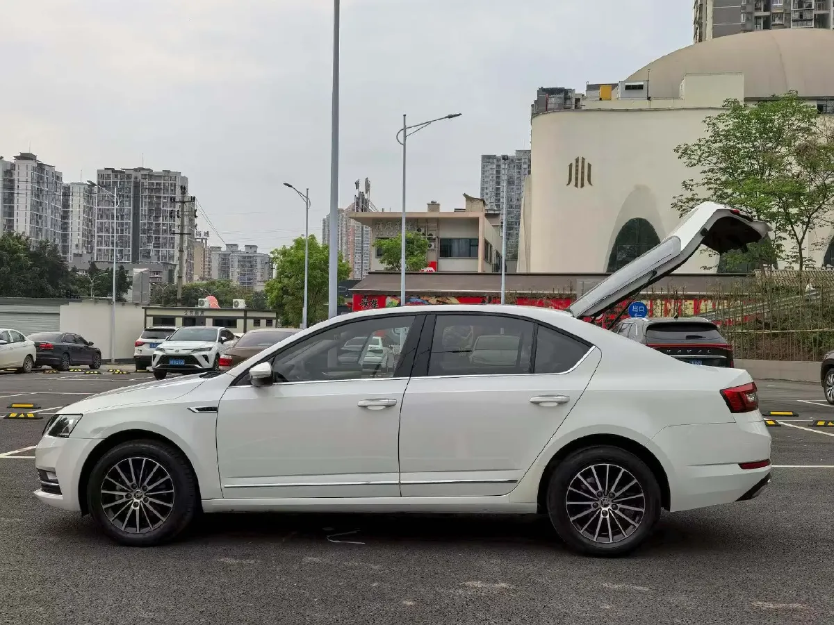2019 Skoda Octavia 1.5L 116HP L4 6AT,autocango,china used car exporter,china ev exporter,chinese used car exporter,chinese used ev exporter