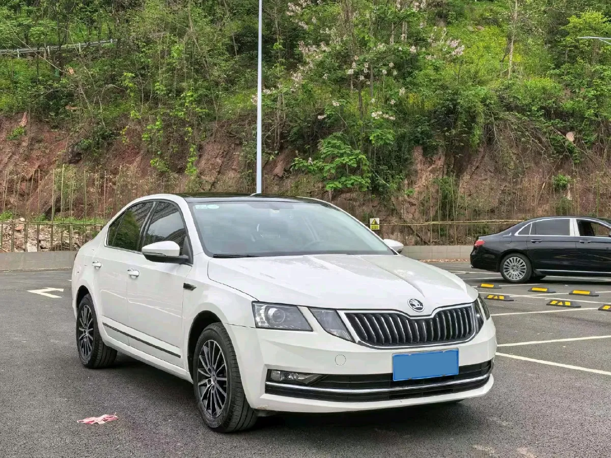 2019 Skoda Octavia 1.5L 116HP L4 6AT,autocango,china used car exporter,china ev exporter,chinese used car exporter,chinese used ev exporter