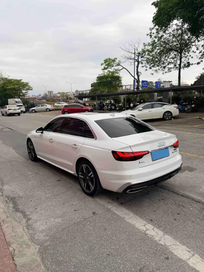 2022 Audi A4L 2.0T 190HP L4 7DCT,autocango,china used car exporter,china ev exporter,chinese used car exporter,chinese used ev exporter