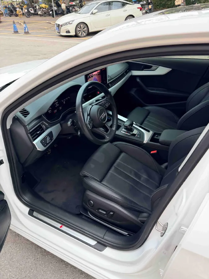 2022 Audi A4L 2.0T 190HP L4 7DCT,autocango,china used car exporter,china ev exporter,chinese used car exporter,chinese used ev exporter