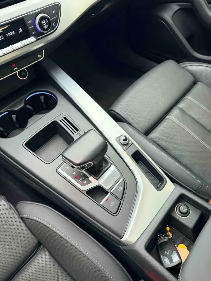 2022 Audi A4L 2.0T 190HP L4 7DCT,autocango,china used car exporter,china ev exporter,chinese used car exporter,chinese used ev exporter