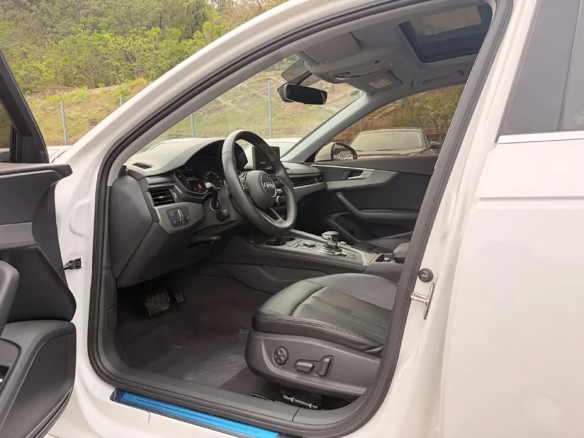 2019 Audi A4L 2.0T 190HP L4 7DCT,autocango,china used car exporter,china ev exporter,chinese used car exporter,chinese used ev exporter