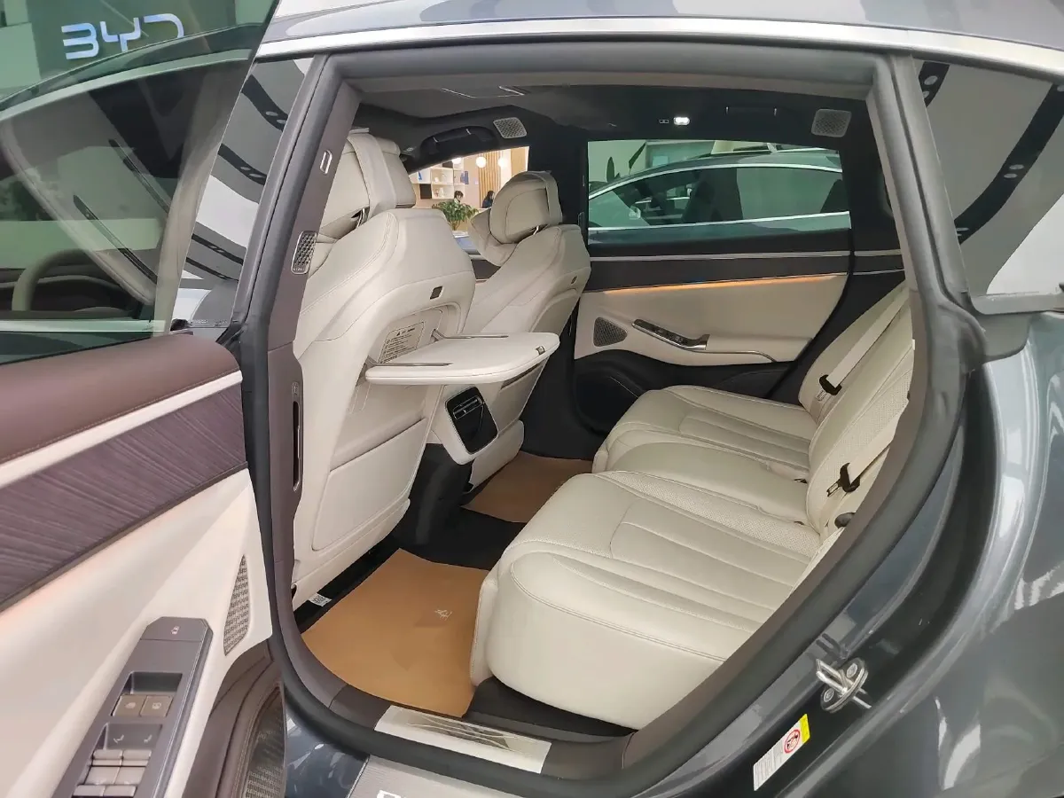 2024 Denza DenzaZ9 2.0T 207HP L4 E-CVT PHEV 38.5KWH,autocango,china used car exporter,china ev exporter,chinese used car exporter,chinese used ev exporter