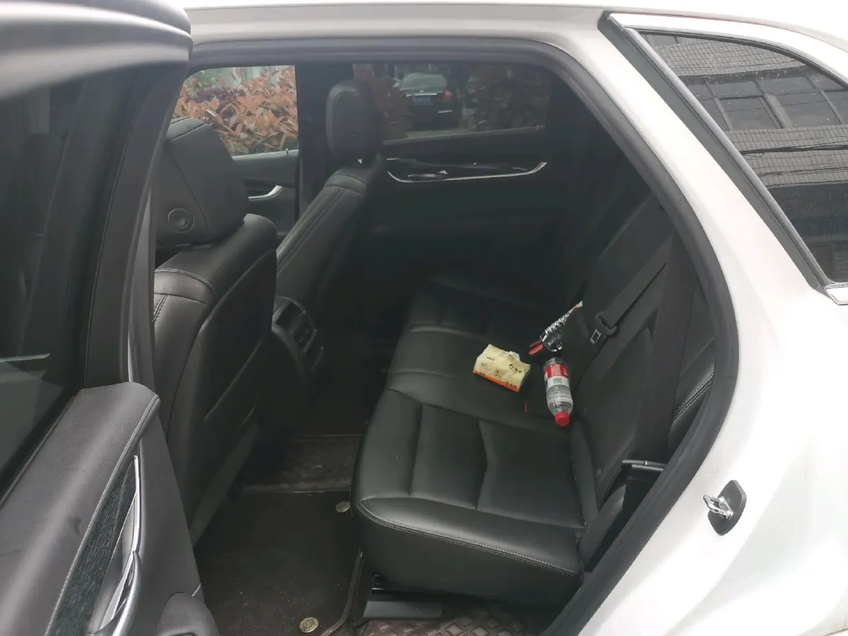 2022 Cadillac XT5 2.0T 237HP L4 9AT,autocango,china used car exporter,china ev exporter,chinese used car exporter,chinese used ev exporter