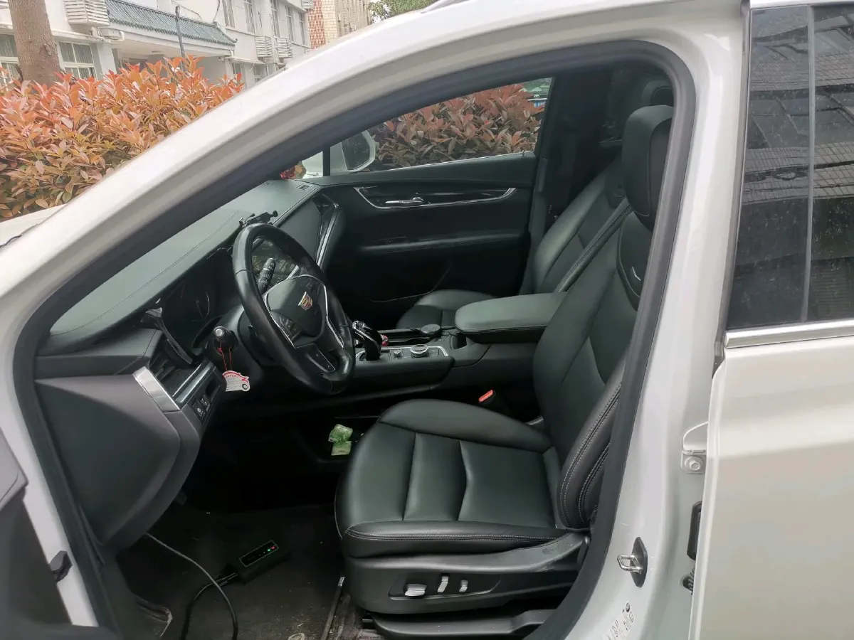 2022 Cadillac XT5 2.0T 237HP L4 9AT,autocango,china used car exporter,china ev exporter,chinese used car exporter,chinese used ev exporter