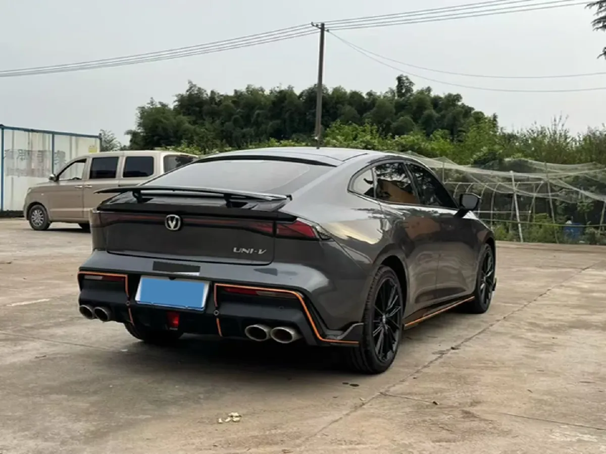 2022 ChangAn UNI-V 1.5T 188HP L4 7DCT,autocango,china used car exporter,china ev exporter,chinese used car exporter,chinese used ev exporter