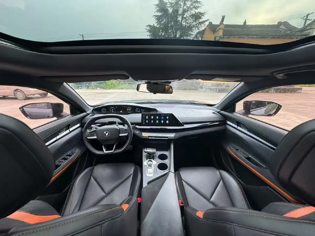 2022 ChangAn UNI-V 1.5T 188HP L4 7DCT,autocango,china used car exporter,china ev exporter,chinese used car exporter,chinese used ev exporter