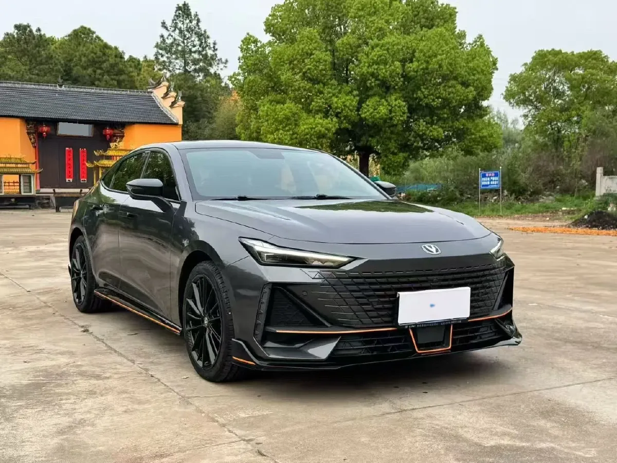 2022 ChangAn UNI-V 1.5T 188HP L4 7DCT,autocango,china used car exporter,china ev exporter,chinese used car exporter,chinese used ev exporter