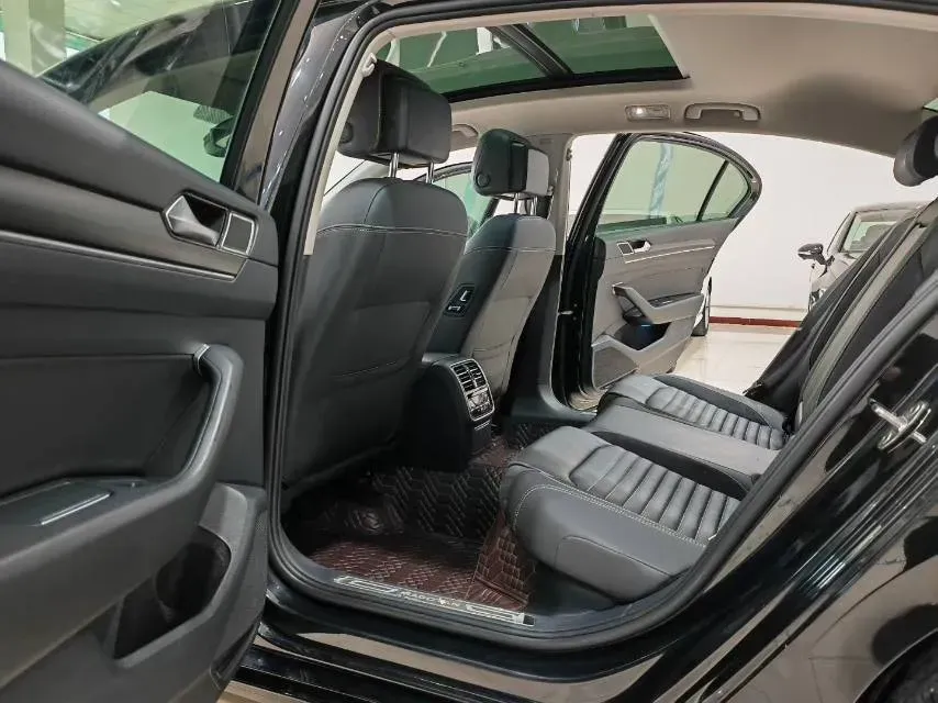 2020 Volkswagen Magotan 2.0T 186HP L4 7DCT,autocango,china used car exporter,china ev exporter,chinese used car exporter,chinese used ev exporter