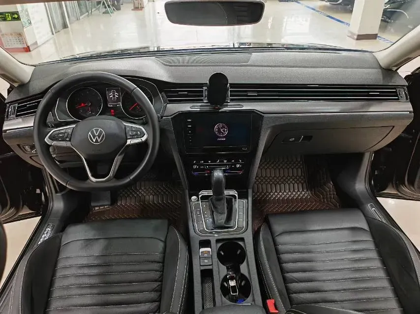 2020 Volkswagen Magotan 2.0T 186HP L4 7DCT,autocango,china used car exporter,china ev exporter,chinese used car exporter,chinese used ev exporter