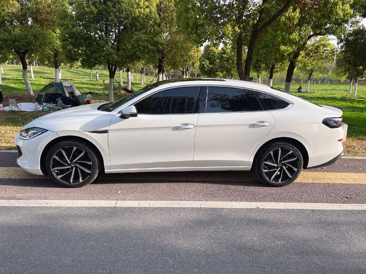 2022 Skoda Superb 2.0T 186HP L4 7DCT,autocango,china used car exporter,china ev exporter,chinese used car exporter,chinese used ev exporter