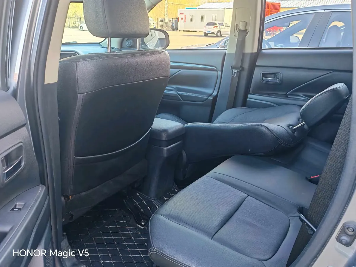 2018 Mitsubishi Outlander 2.4L 192HP L4 CVT,autocango,china used car exporter,china ev exporter,chinese used car exporter,chinese used ev exporter