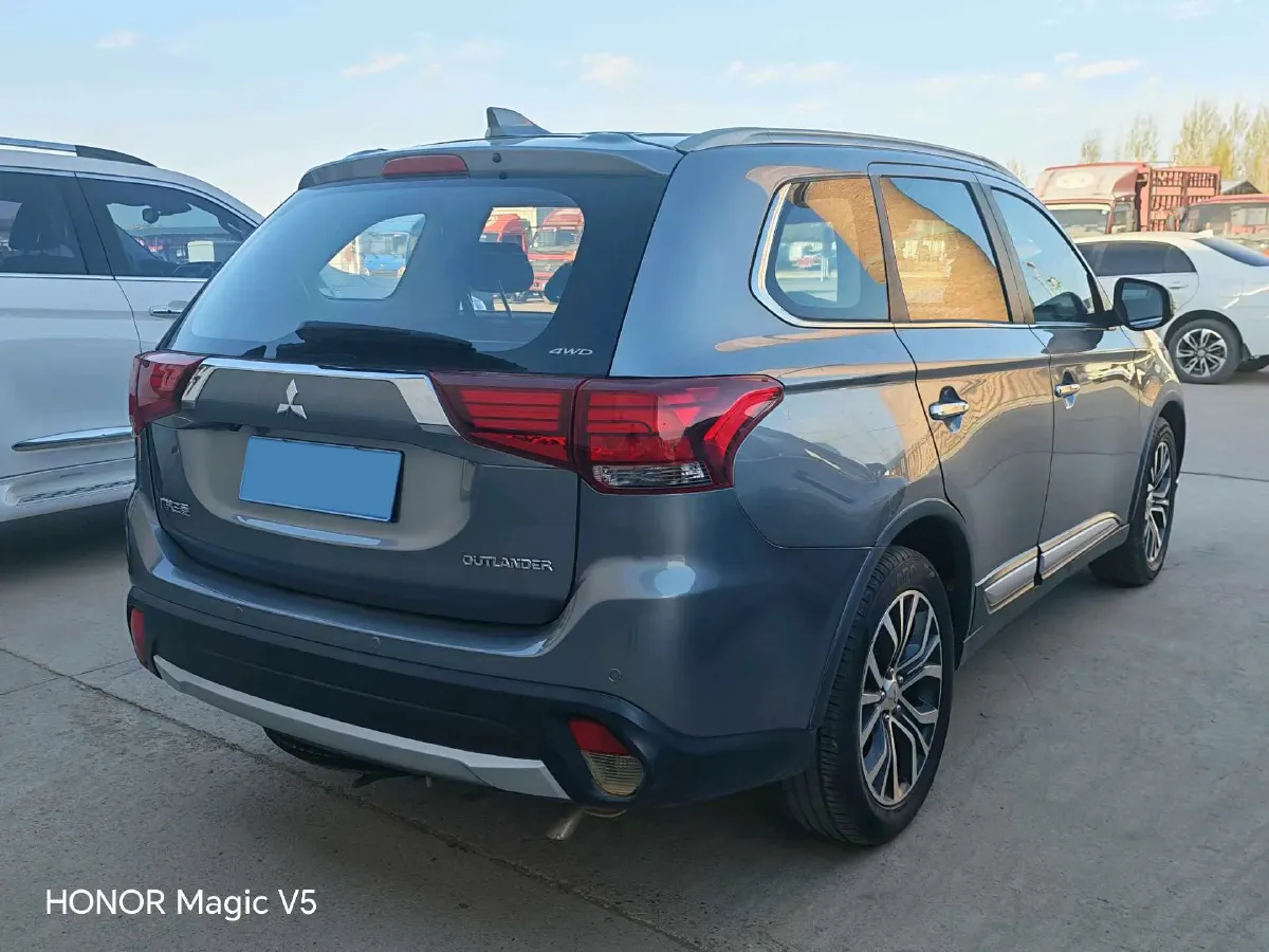 2018 Mitsubishi Outlander 2.4L 192HP L4 CVT,autocango,china used car exporter,china ev exporter,chinese used car exporter,chinese used ev exporter