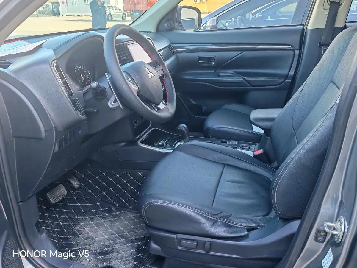 2018 Mitsubishi Outlander 2.4L 192HP L4 CVT,autocango,china used car exporter,china ev exporter,chinese used car exporter,chinese used ev exporter