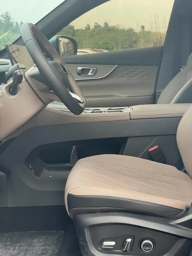 2025 Chery Tiggo8 PLUS C-DM 1.5T 156HP L4 1DHT PHEV,autocango,china used car exporter,china ev exporter,chinese used car exporter,chinese used ev exporter